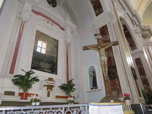 9a526dfaf9ebc8cb553d8eda179db6a945a19ff0_altare-minore.jpg